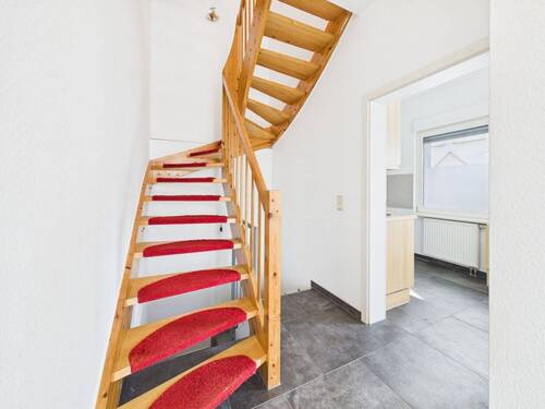 Helles Treppenhaus - 5 Zimmer Terrassenwohnung zum Kaufen in Mainz