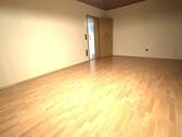 Flur mit Einbauschrank.JPG - Etagenwohnung mit 66,00 m² in Nürnberg zum Kaufen