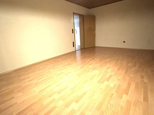 Flur mit Einbauschrank.JPG - Etagenwohnung mit 66,00 m² in Nürnberg zum Kaufen