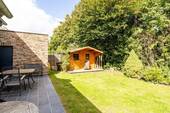 Gartenhaus und Zugang zur Garage - 