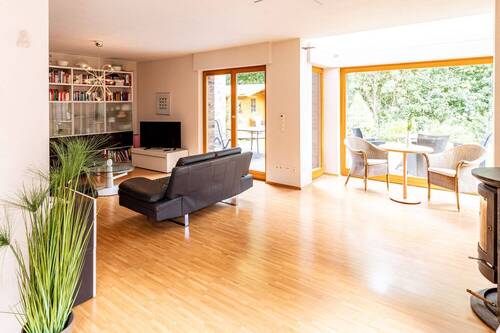 Wohnzimmer mit neuer Terrasse - Einfamilienhaus mit 164,00 m² in Dormagen zum Kaufen