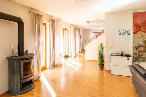 Kaminofen, raumhohe Fenster - 