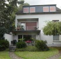 Freistehendes gepflegtes Dreiparteienhaus schöner Garten und Garage - Wohnung im Erdgeschoss bezugsfrei - beliebter Wohnort Köln Weiß