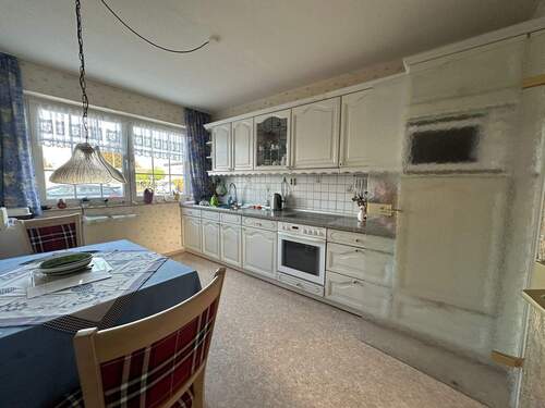 Küche mit kleinem Essplatz - Reihenmittelhaus mit 126,00 m² in Düren zum Kaufen