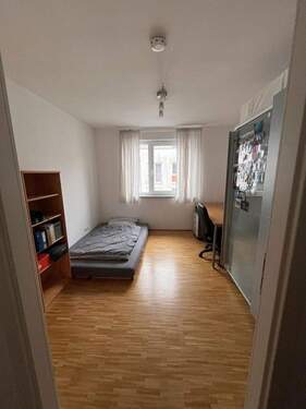 Schlafzimmer 2 / Büro - 