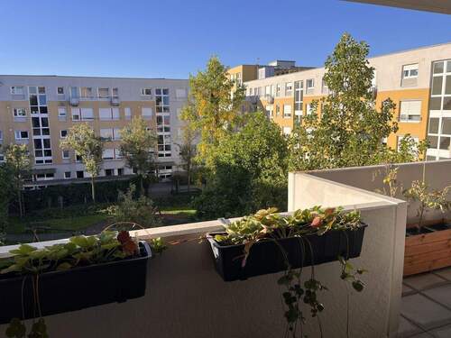Aussicht Südbalkon Innenhof - 4 Zimmer Etagenwohnung zum Kaufen in Karlsruhe