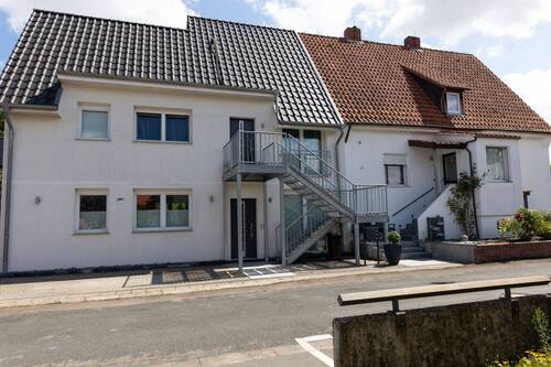 Hausansicht - 1 Zimmer Mehrfamilienhaus, Wohnhaus zum Kaufen in Wunstorf