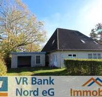 Handwerkerhaus mit Garage auf schönem Grundstück - Neukirchen