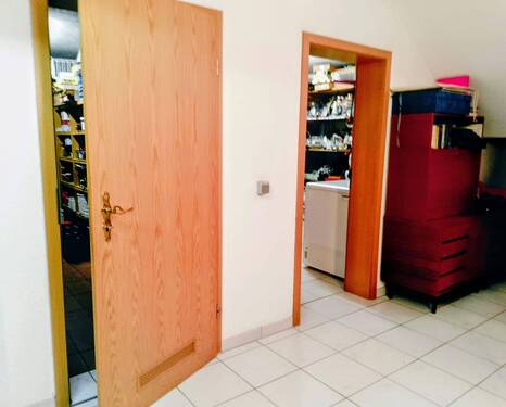 Flur mit Zugang 3 Kellerräumen+ Waschküche.jpg - 