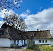 Ansprechendes Reetdach-Haus mit Einliegerwohnung - Husby