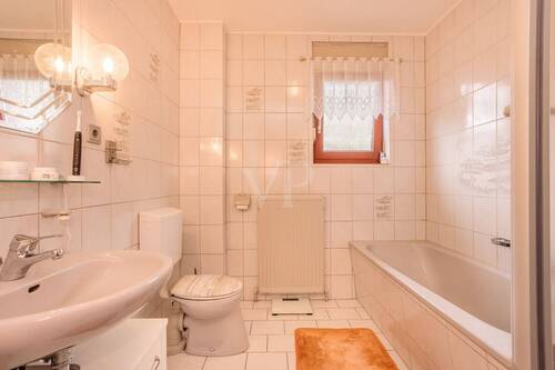 Badezimmer im Erdgeschoss - 
