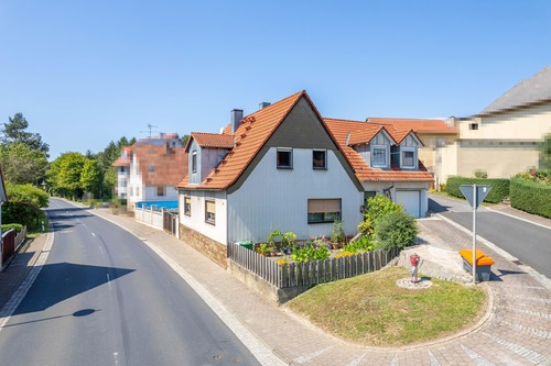 Fassade - Sommerbonus: Pool mit Sonnenterrasse im Innenhof