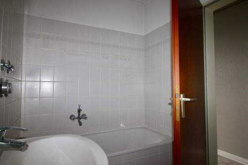 Bad (innenliegend) mit Wanne - 