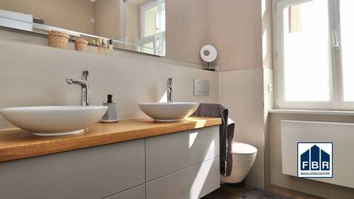 Modernes Bad - 4 Zimmer Etagenwohnung in Schwerin