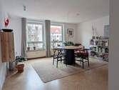 Wohnzimmer - 3-Zi-Wohnung mit Küche, Balkon und TG Stellplatz *provisionsfrei*