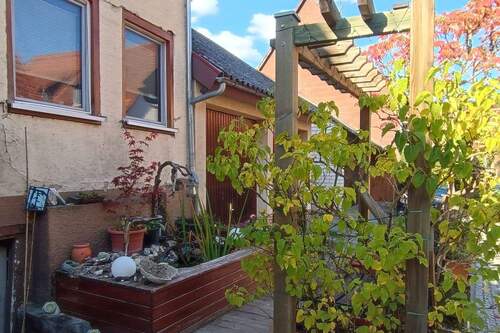 Ansicht Vorgarten - 8 Zimmer Doppelhaushälfte in Vaihingen