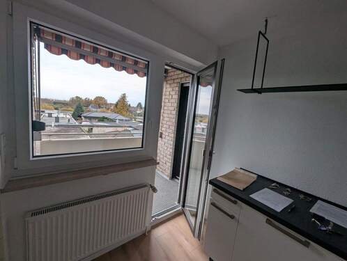 Küche mit Balkontür - 