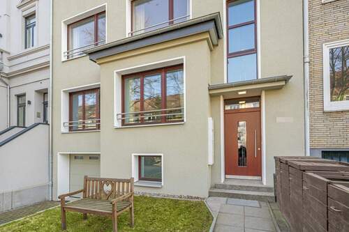 Hauseingangstür - 3 Zimmer Etagenwohnung zum Kaufen in Hamburg