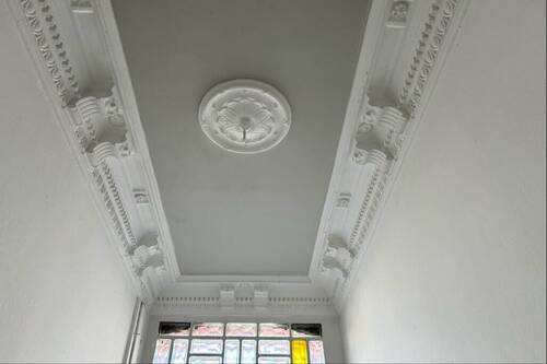 Stuck im Eingangsbereich - 3 Zimmer Etagenwohnung zum Kaufen in Lübeck