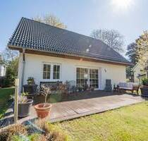 Idyllisches Einfamilienhaus in Wassernähe - großzügiges Grundstück in Berlin-Karolinenhof