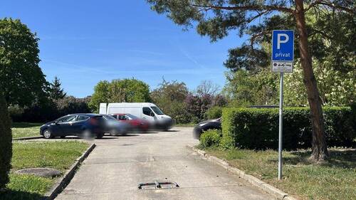 Parkplatz für die Bewohner des Hauses - Etagenwohnung mit 56,00 m&sup2; in Weißenfels zum Kaufen
