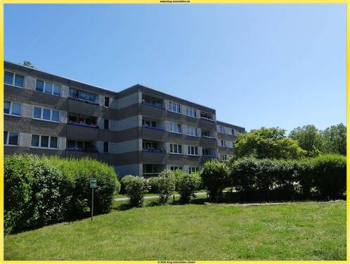 Ansicht der Wohnanlage - Wittenau! 2 + 2 halbe Zimmer DG-Eigentumswohnung mit schöner Loggia in der 3.OG mit Grünblick