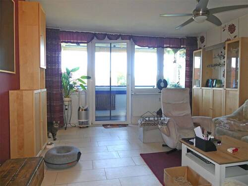 Wohnzimmer mit Balkon - 