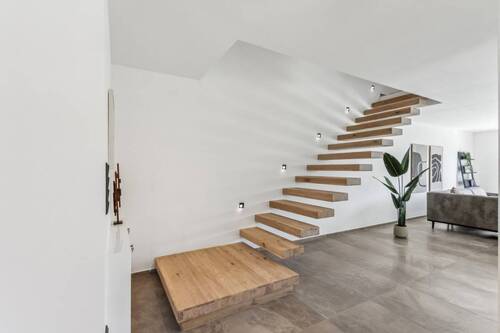 hochwertige Kragarmtreppe - 