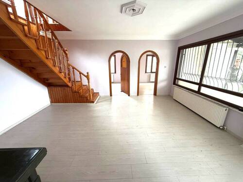 Wohnzimmer - 7 Zimmer Mehrfamilienhaus, Wohnhaus in Yalova