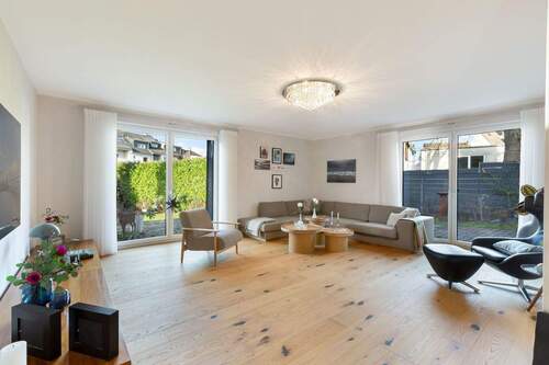 Wohnbereich - Einfamilienhaus mit 243,00 m&sup2; in Solingen zum Kaufen