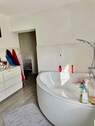Badezimmer mit Wanne - 