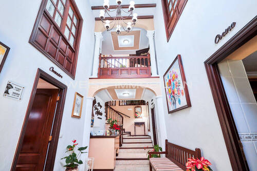 Eingang des Designhotels - Die Perle zur Investition - Authentisch kanarisches Hotel mit wertvollen Holzelementen auf Teneriffa