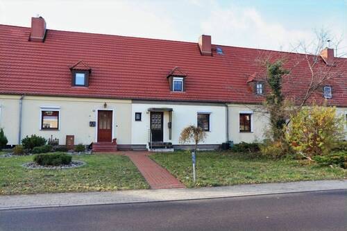 Straßenansicht - Für Selbstnutzer oder als Feriensitz - Gepflegtes und ökonomisches Reihenmittelhaus mit Vollkeller