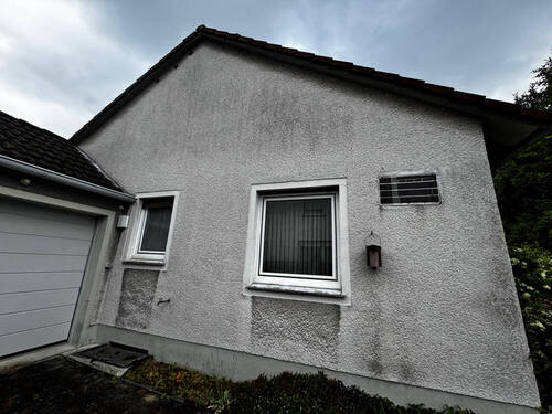 Ansicht Garagenseite - 4 Zimmer Einfamilienhaus in Bielefeld