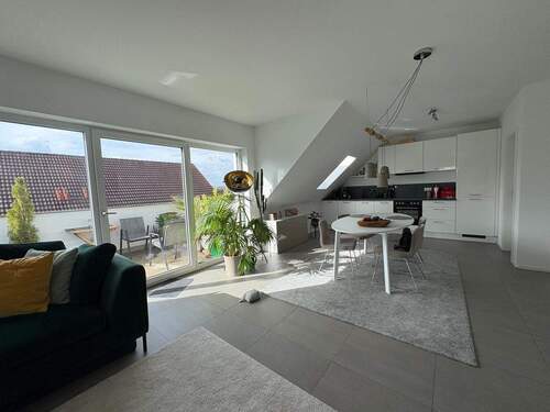 IMG-20251006-WA0010.jpg - Wohnen in guter und ruhiger Lage von Schwandorf - Attraktive 3 Zimmer Dachgeschoss Wohnung mit Dachterrasse