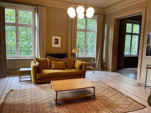 Wohnzimmer - Komplett möblierte wunderschöne 5-Zimmerwohnung + Wohnküche AU10 2.OG