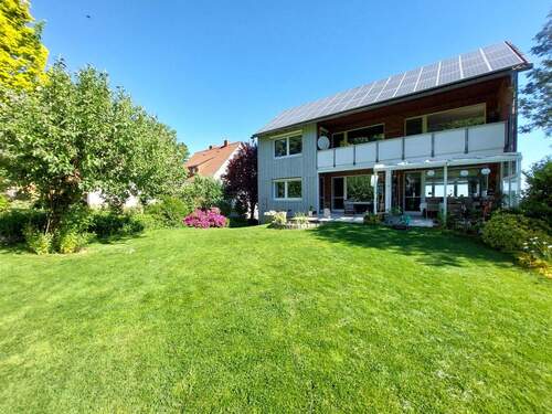 Blick vom Garten zum Haus - 