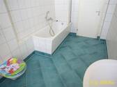 Bad mit Badewanne - 