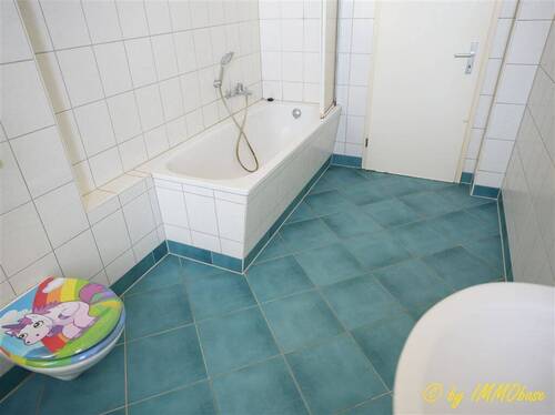 Bad mit Badewanne - 