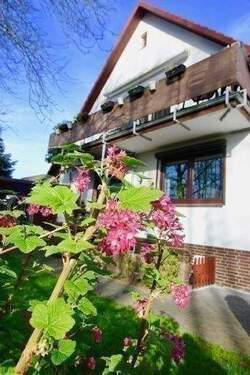 mit Balkon - Einfamilienhaus mit 240,50 m² in Halstenbek zum Kaufen