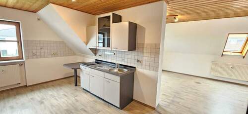 Essen/Kochen - Einziehen und Wohlfühlen Attraktive 1,5 Zimmer Dachgeschosswohnung mit Balkon in guter und ruhiger Lage von Kümmersbruck