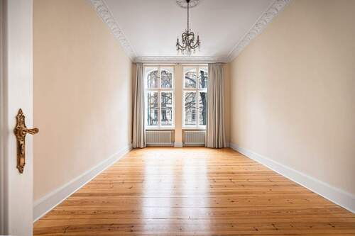 Wohnzimmer - 5 Zimmer Etagenwohnung zum Kaufen in Berlin