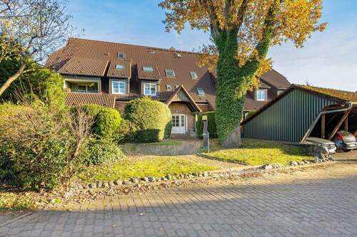 Hauseingang - Großzügige Maisonette-Wohnung mit Carport