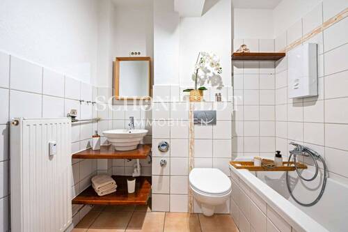 Bad mit Badewanne - 