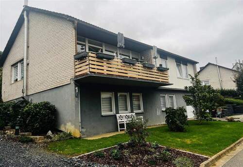 Ansicht vor dem Anwesen - 