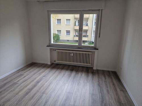 Schlafzimmer - 3 Zimmer Etagenwohnung zur Miete in Duisburg