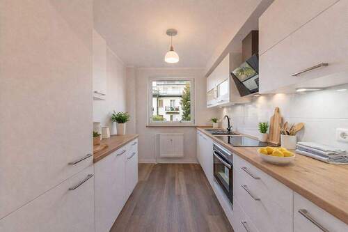 Kueche_dekoriert - 2 Zimmer Etagenwohnung in Elmshorn