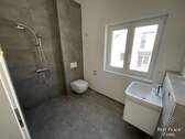 Modernes Badezimmer - 2 Zimmer Etagenwohnung zum Kaufen in München