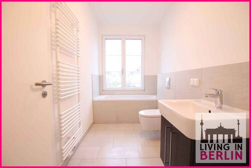 Tageslichtbad mit Wanne - 