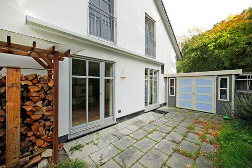 EG Terrasse Ost mit Gartenhaus - 